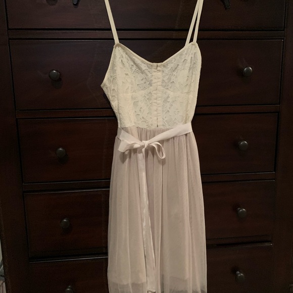 Adorable taupe/cream dress. - Picture 5 of 7